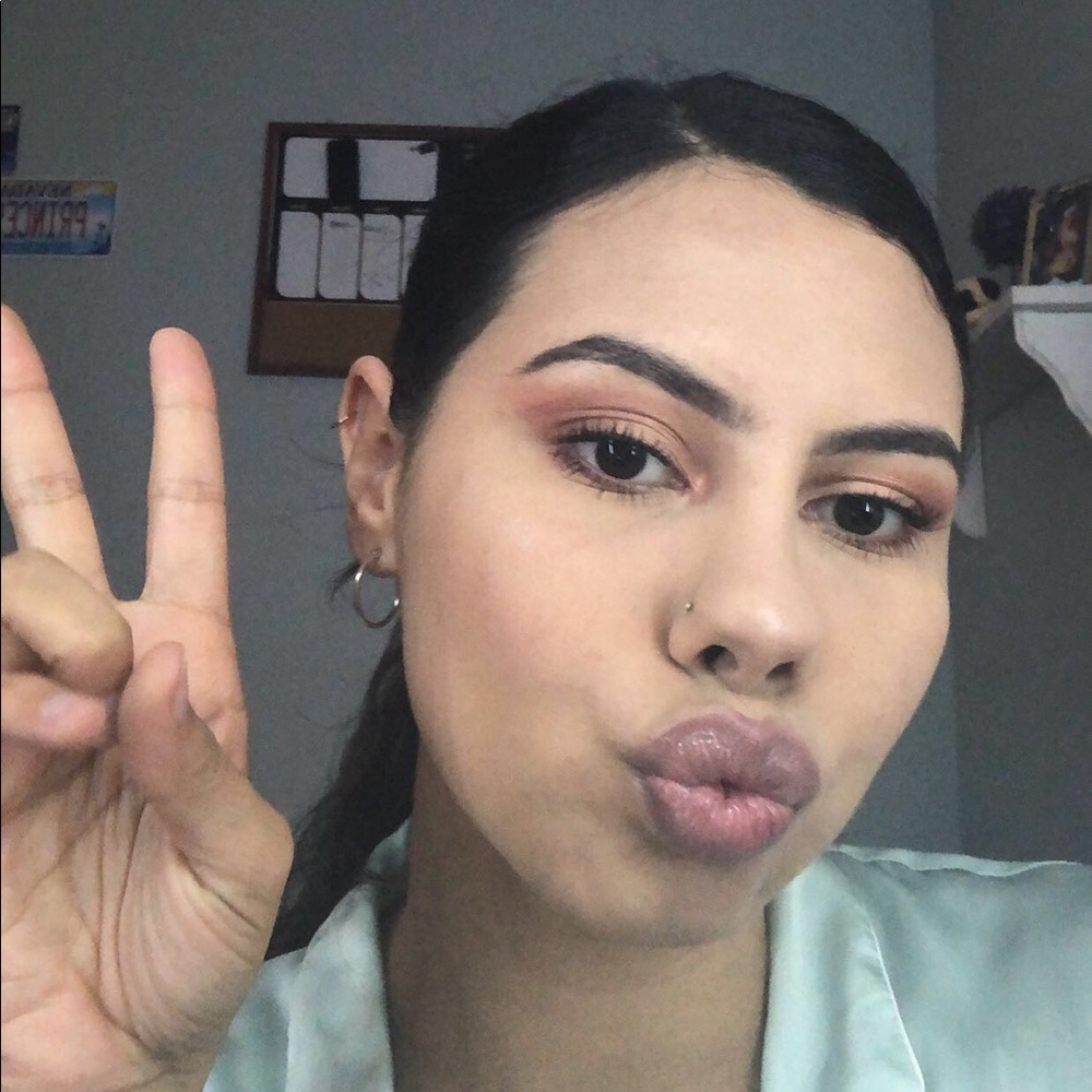 Meet your Posher, Anissa